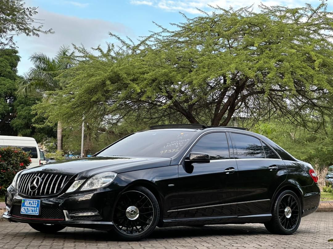 MERCEDES BENZ E-CLASS thumbnail 2